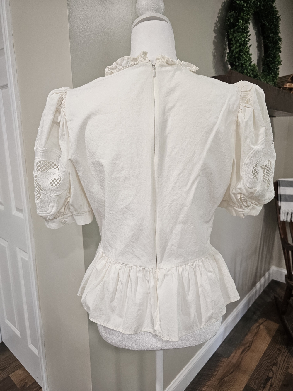 Express Cream Lace Peplum Puff-Sleeve Blouse - Picture 3 of 4